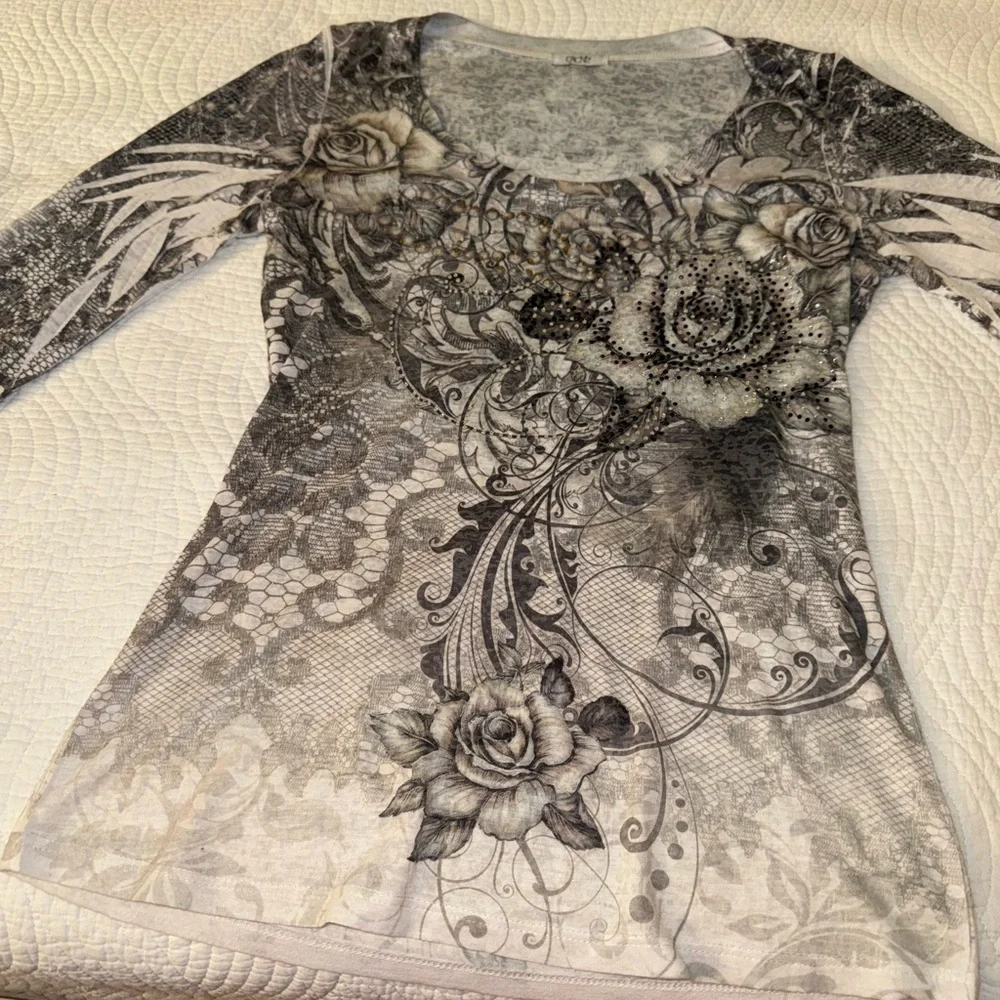 Top - Picture 2 of 3